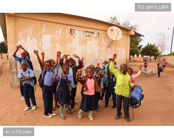 足球成为非洲青少年教育工具,社区项目蓬勃发展 足球成为非洲青少年教育工具,社区项目蓬勃发展