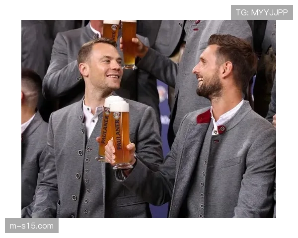 德甲传统啤酒节活动，拜仁球员私人聚会低调进行